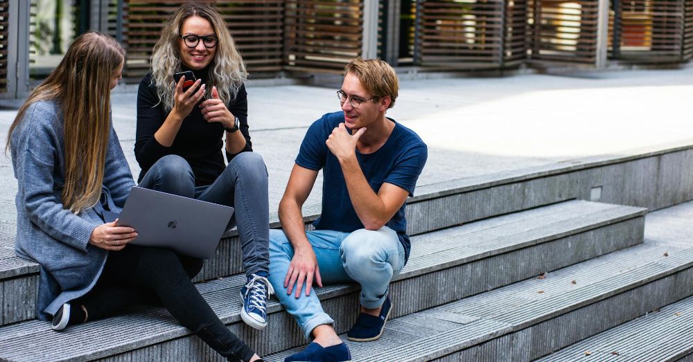 praktik utomlands studenter i trappa