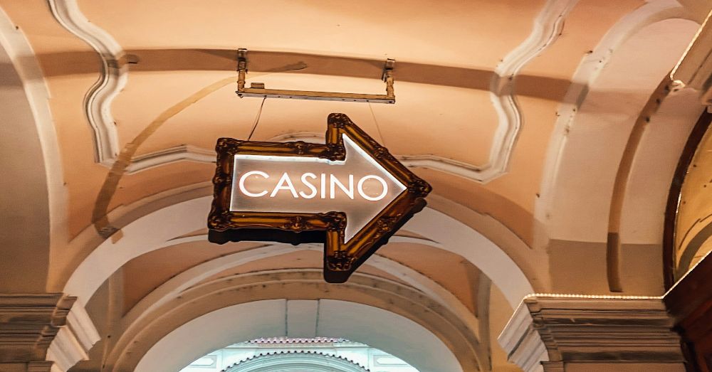 casino skylt i taket gult tak